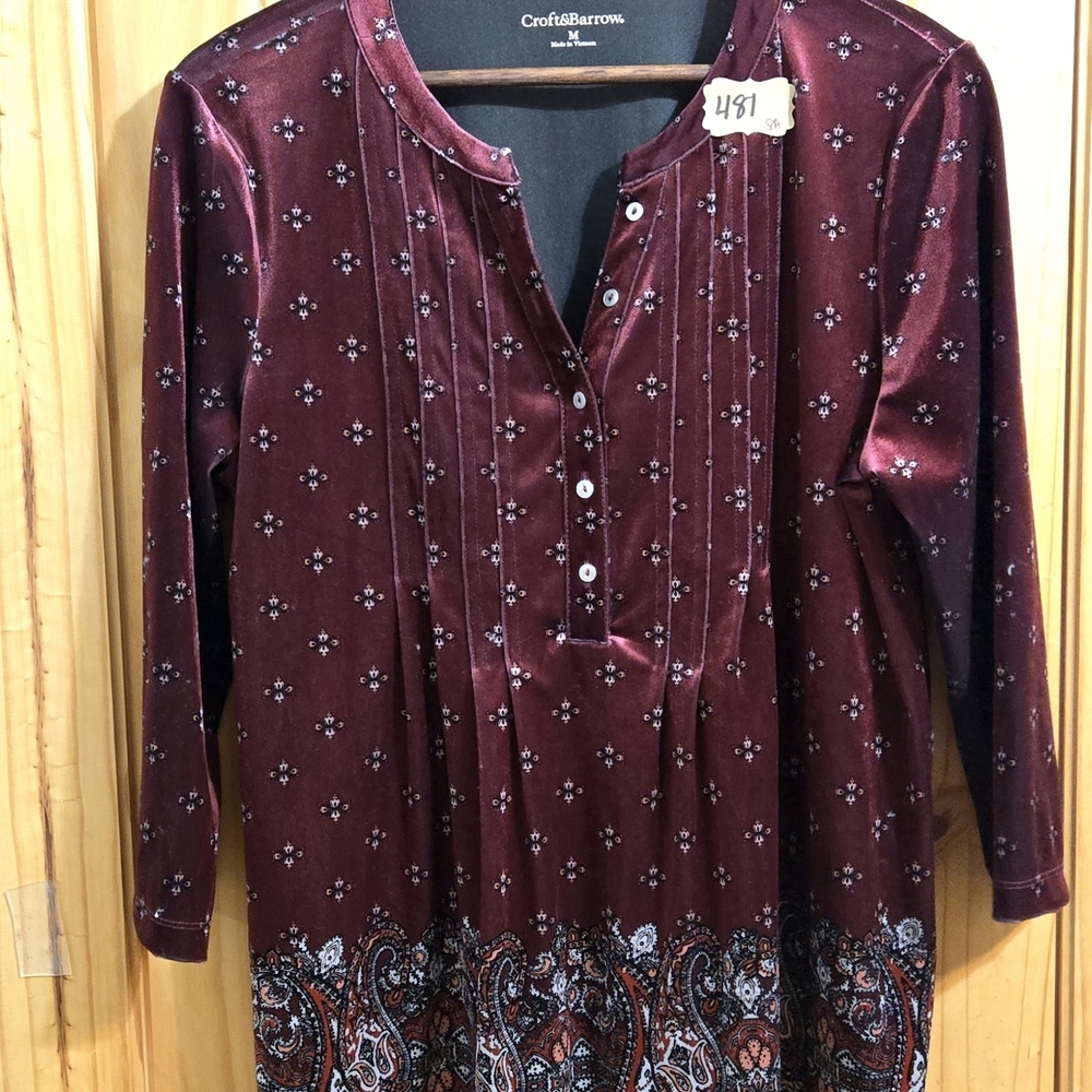 Croft & Barrow Womens Burgundy Velvet Paisley Henley Top Pintuck Medallion M